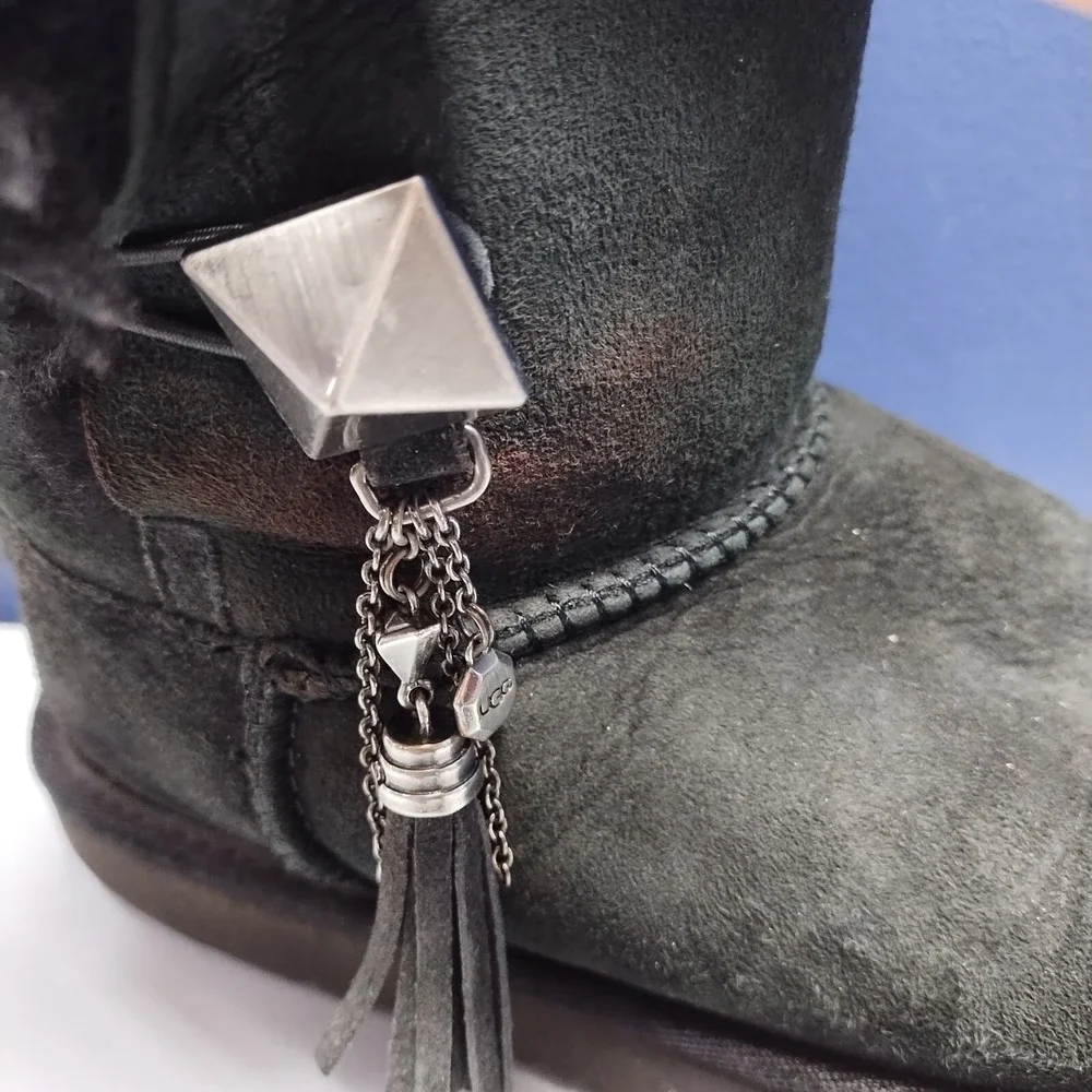 UGG Classic Tassle Charm Winter Ankle Boots Girls Size 4‎ Black Leather Faux Fur